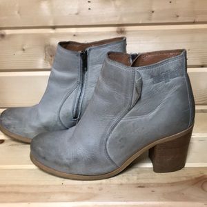 Levi’s grey distressed booties. Size 8. Chunky heel